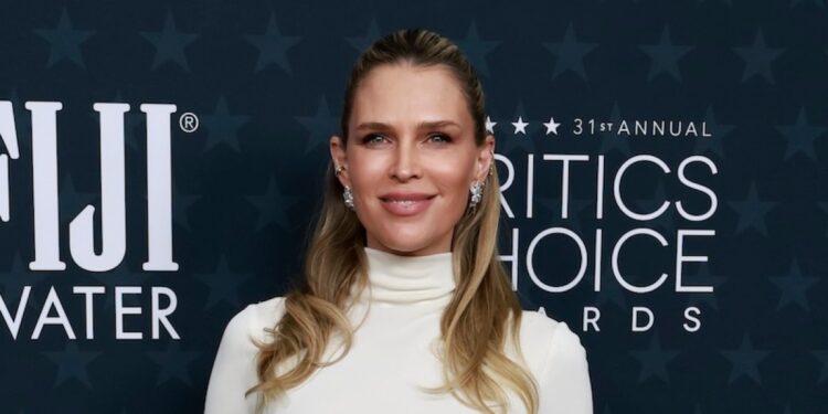 Sara Foster Laughs Off Spanx Slip at 2026 Critics Choice Awards