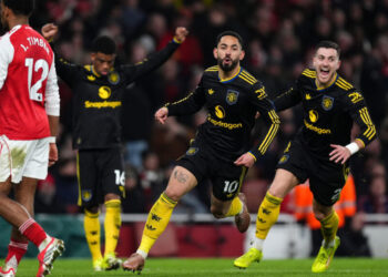 Manchester United stun Arsenal with late Cunha goal