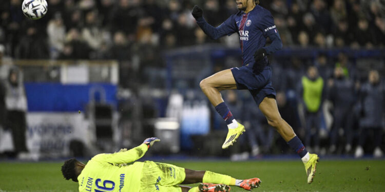 Barcola scores as PSG go back on top of Ligue 1