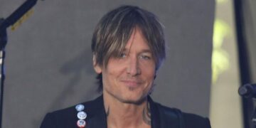 Keith Urban’s Alleged GF Breaks Silence On Living Arrangement