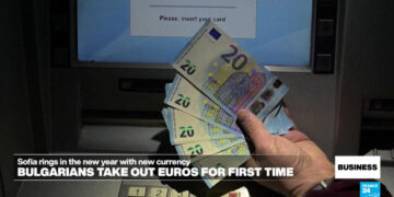 Bulgarians ring in the new year by withdrawing euros
