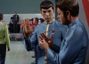 One Star Trek Actor Couldn’t Do Spock’s Vulcan Salute