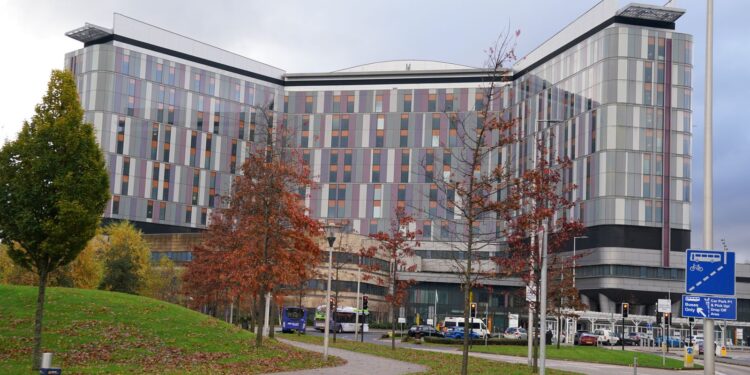 Scotland’s health secretary Neil Gray repeatedly asked if Queen Elizabeth University Hospital is ‘safe’ | UK News