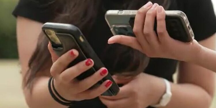How quickly could the UK ban teenagers from social media? | Science, Climate & Tech News