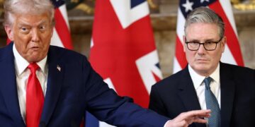 Trump’s Chagos broadside leaves Starmer walking an even thinner tightrope | Politics News