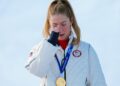 Mikaela Shiffrin’s emotional tribute to late father; gold medal