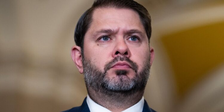 Ruben Gallego Introduces Bill For $20 Minimum Wage