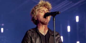 Green Day Gives Expletive-Filled Advice To ICE Officers Ahead Of Super Bowl