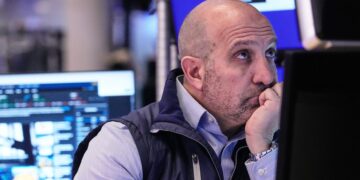 U.S. Stocks Sink, Oil Prices Rise As Inflation, AI, War Worries Hit Wall Street