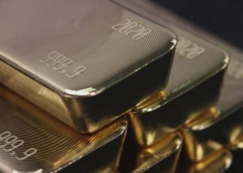 Gold, silver continue to fall as record rally runs out of road