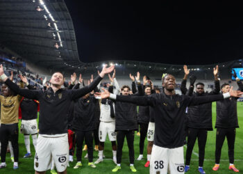 High-flying Lens reclaim top spot in Ligue 1 with hammering of Paris FC