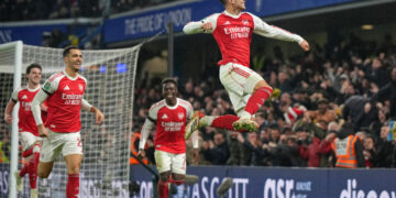 League Cup: Arsenal host Chelsea in semi-final second leg