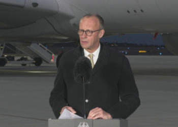 German Chancellor seeks "right balance" in his first official visit to China