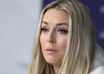 Lindsey Vonn hot mic moment reaction; Ruptured ACL press conference Milano Cortina, American star confirms injury