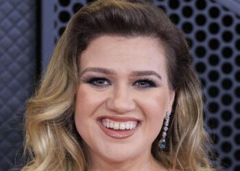 Famous Singer Reportedly Being Eyed To Take Over Kelly Clarkson’s Show