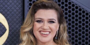 Famous Singer Reportedly Being Eyed To Take Over Kelly Clarkson’s Show