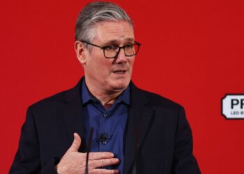 Starmer apologises for ‘believing Mandelson’s lies’ – as opposition call for no confidence vote | Politics News