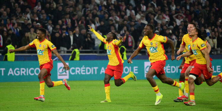 Lens reach French Cup quarter-finals after beating Lyon on penalties