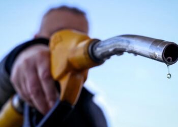 US seeks to curb soaring petrol prices
