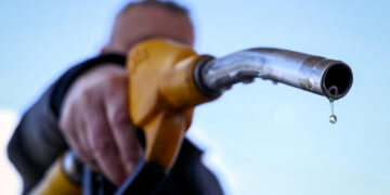 US seeks to curb soaring petrol prices