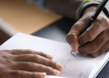 Left-Handed People Are More Competitive, Says Science