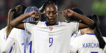 World Cup 2027: France start with win over Ireland thanks to Malard