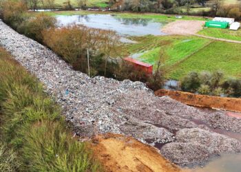 Environment Agency enforcement officers could be given ‘police-style’ powers to tackle waste crime | UK News