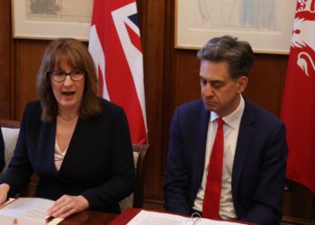 Ministers warn petrol retailers over prices in meeting | UK News