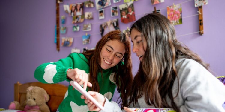 Do you want to ban kids from social media? The government is asking | Science, Climate & Tech News