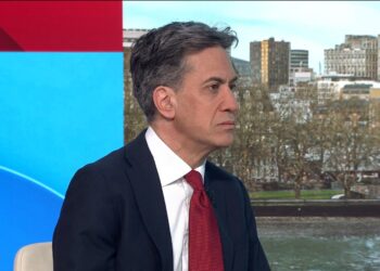 Ed Miliband says Labour will ‘fight people’s corner’ on energy costs – but he doesn’t say how | Politics News