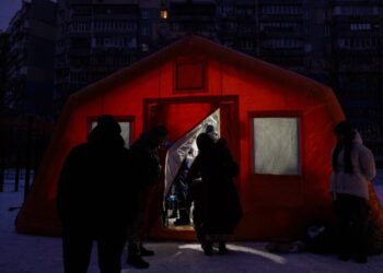 Amid Strikes and Corruption Scandal, Kyiv Tries to Stay Warm